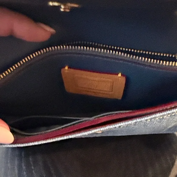 💜❤️💜Never  used Coach Light Blue Denim crossbody with Gold 'C' Accent - Picture 4 of 6